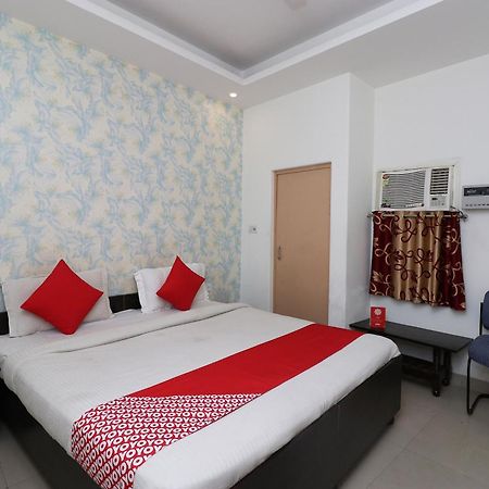 Oyo Flagship Hotel Daimond Ню Делхи Екстериор снимка
