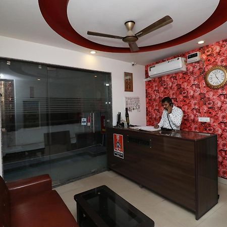 Oyo Flagship Hotel Daimond Ню Делхи Екстериор снимка