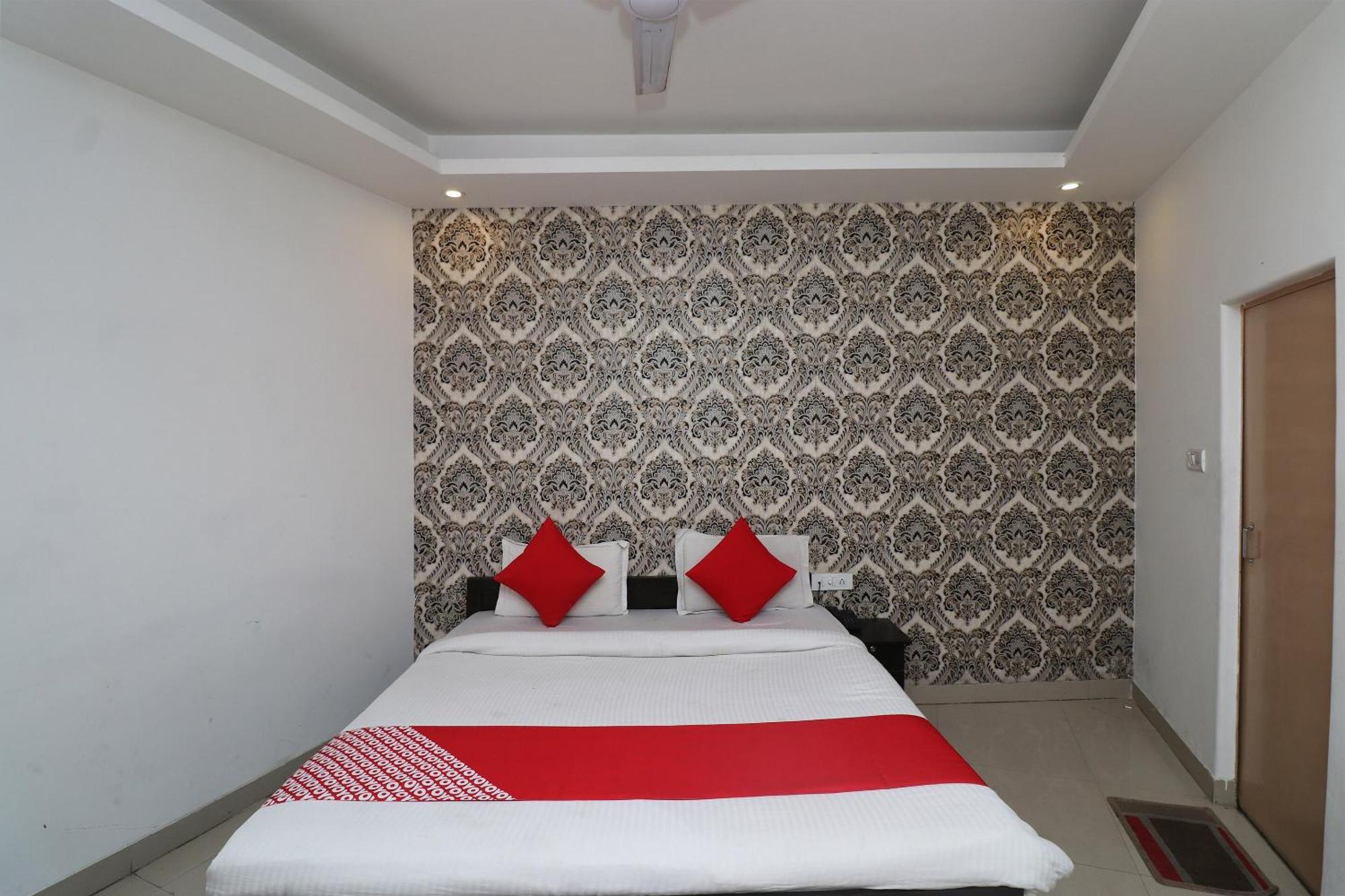 Oyo Flagship Hotel Daimond Ню Делхи Екстериор снимка