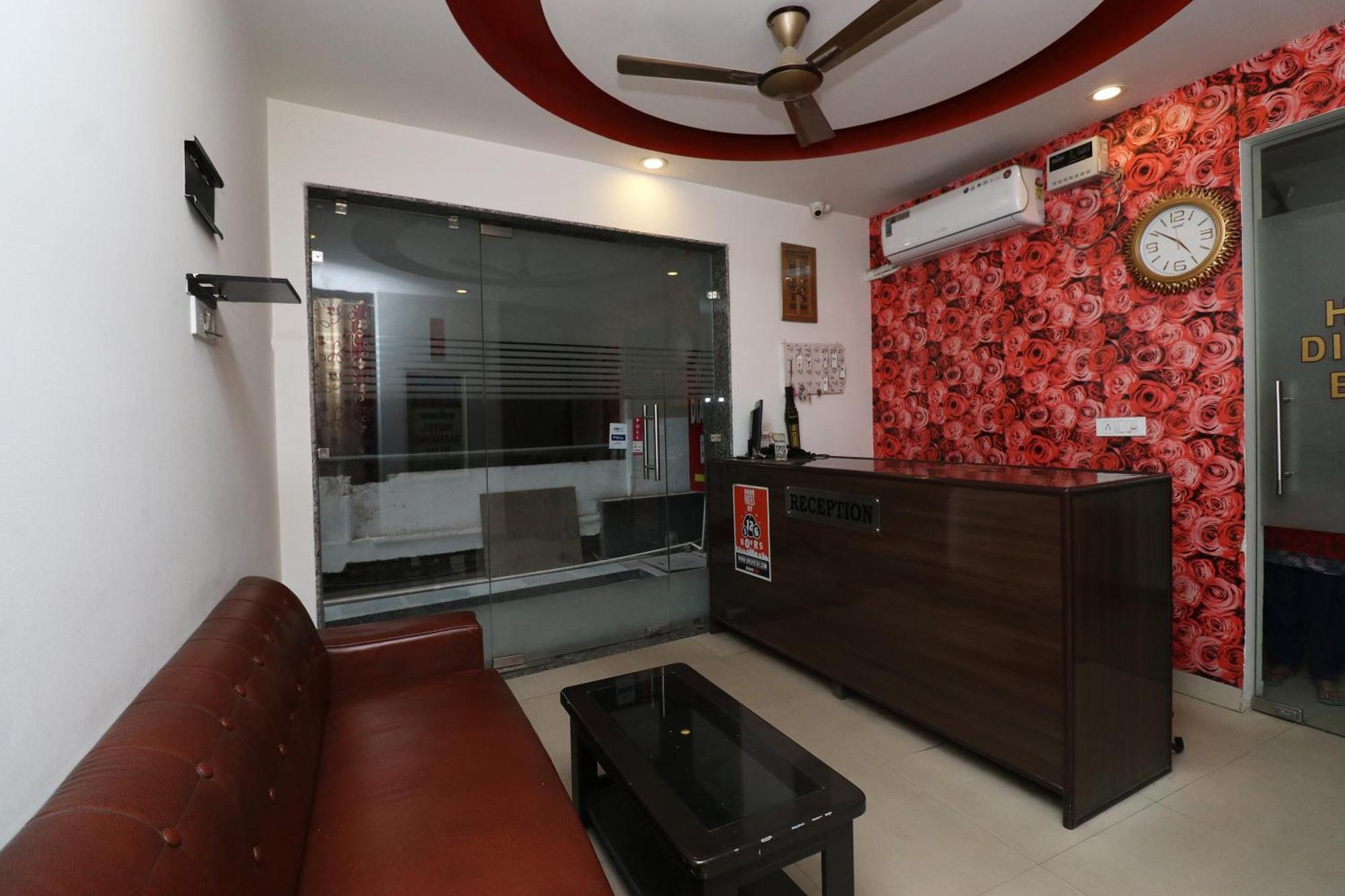 Oyo Flagship Hotel Daimond Ню Делхи Екстериор снимка